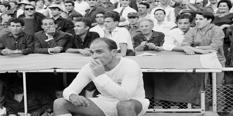 Alfredo Di Stefano chính thức trở thành HLV vào năm 1961